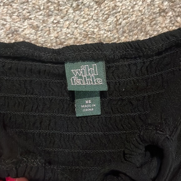 Black going out top - Picture 2 of 2